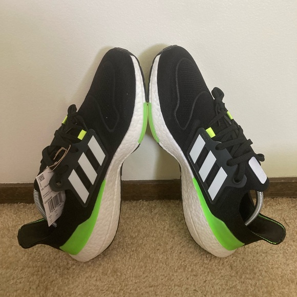 Adidas Ultraboost 22. Men’s size 11 - Picture 6 of 10